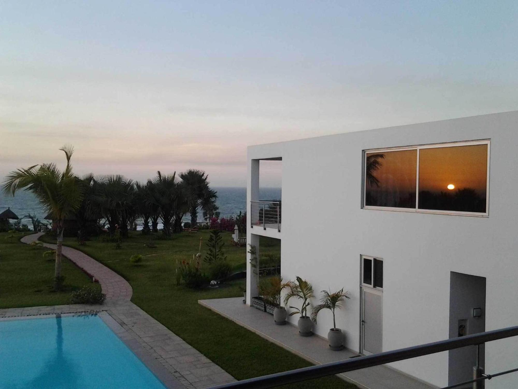 Leo'S Beach Hotel - Adults Only Brufut Exterior photo