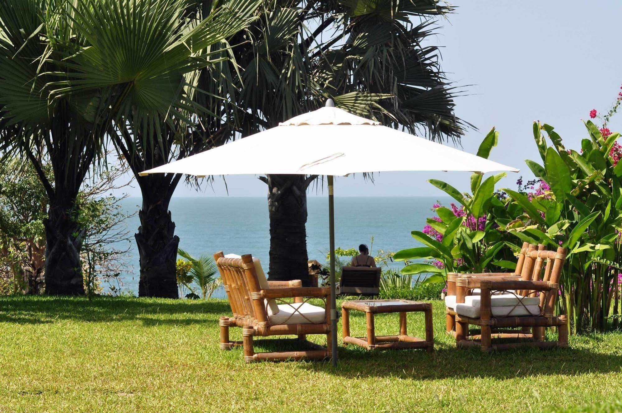 Leo'S Beach Hotel - Adults Only Brufut Exterior photo