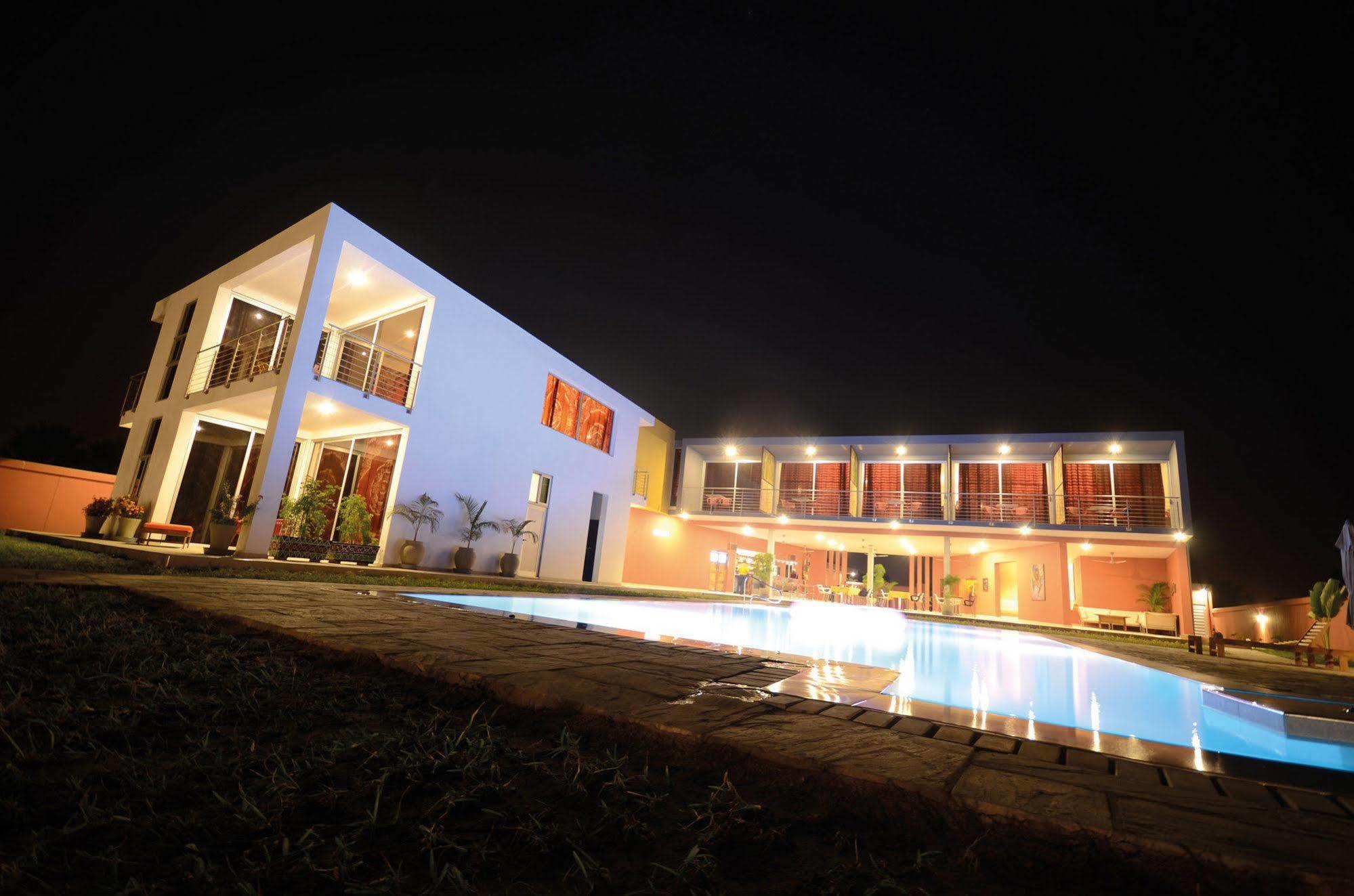 Leo'S Beach Hotel - Adults Only Brufut Exterior photo