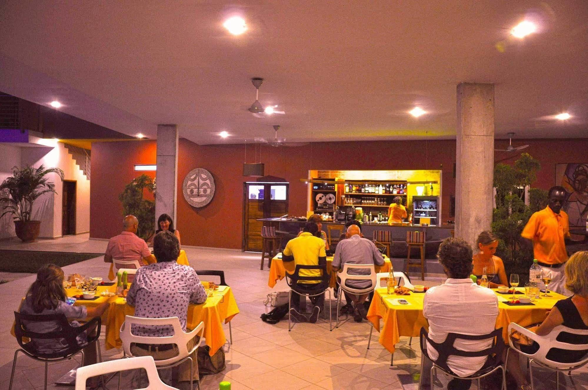Leo'S Beach Hotel - Adults Only Brufut Exterior photo