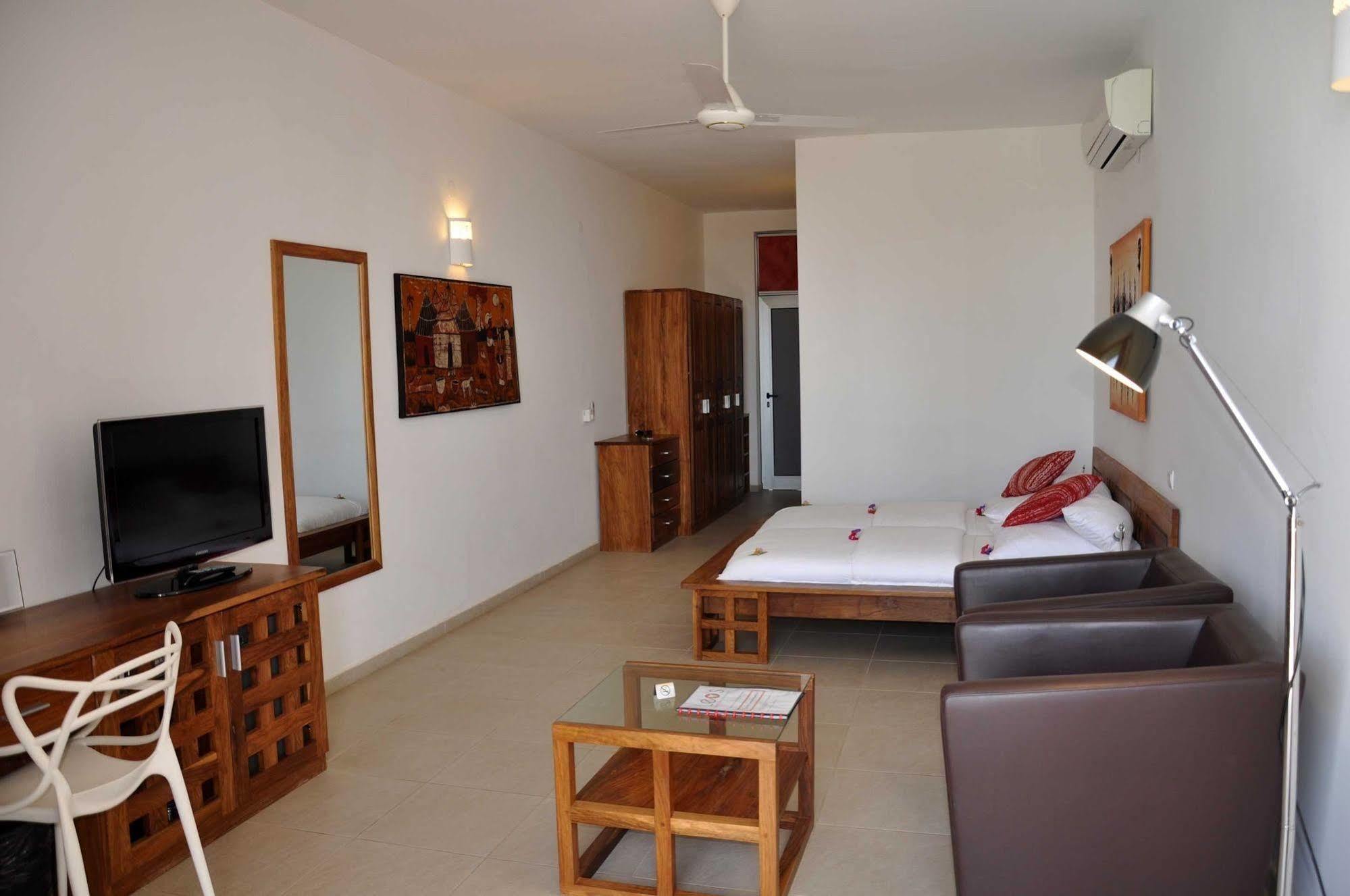 Leo'S Beach Hotel - Adults Only Brufut Exterior photo