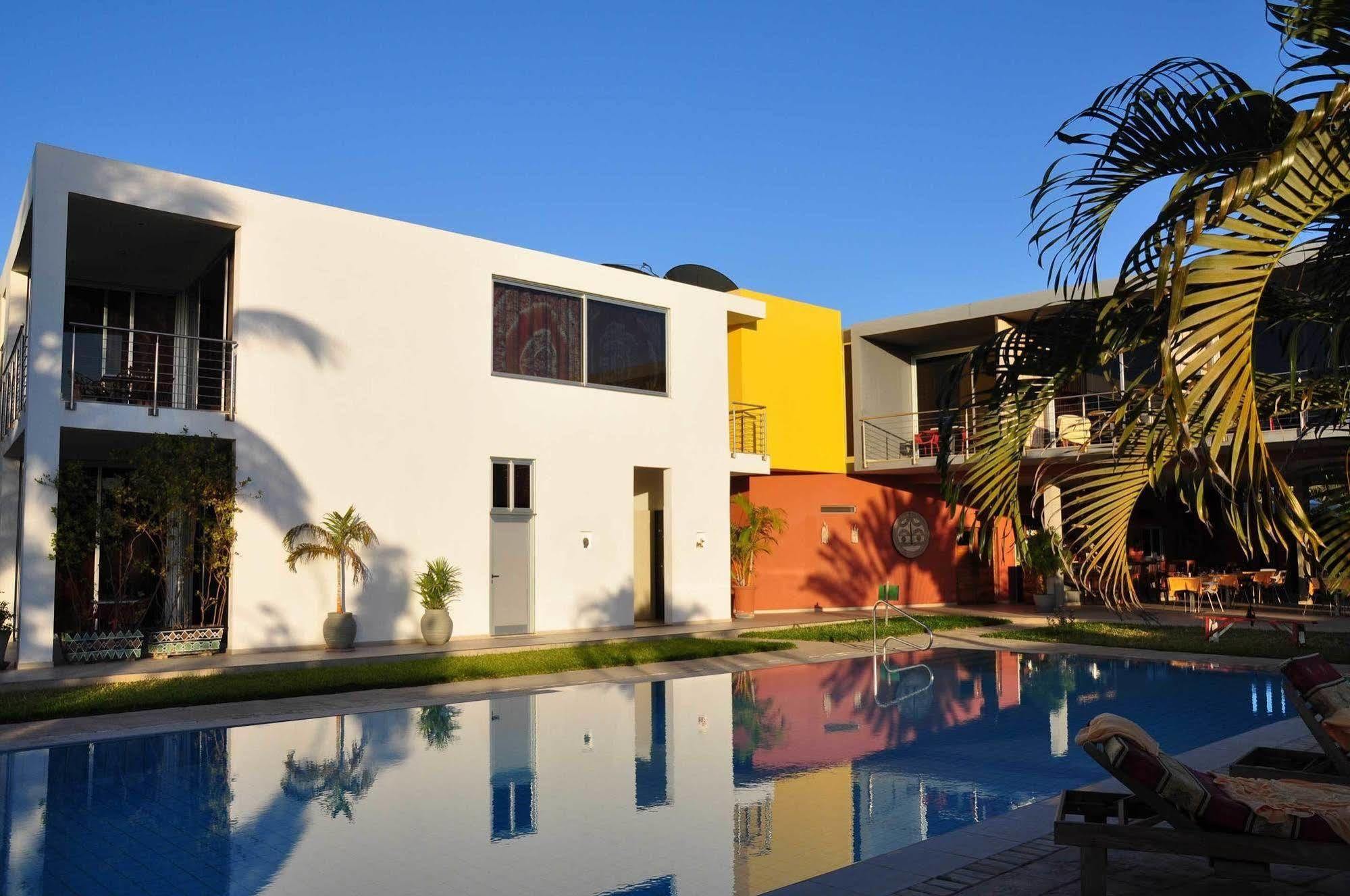 Leo'S Beach Hotel - Adults Only Brufut Exterior photo