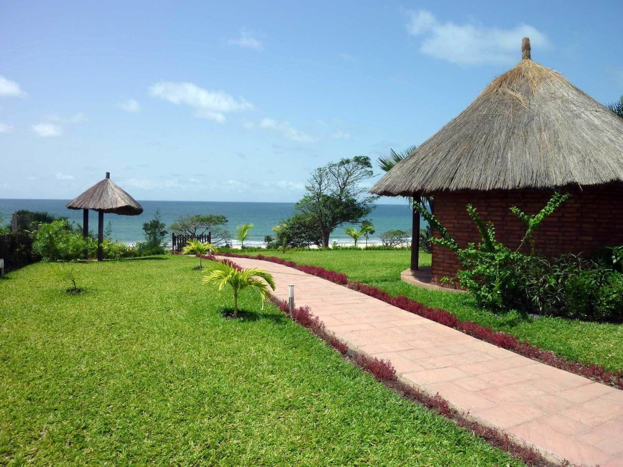 Leo'S Beach Hotel - Adults Only Brufut Exterior photo